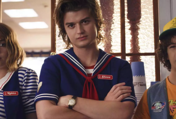 Stranger Things 4 | Robin, Steve e Dustin se reúnem em fotos do set